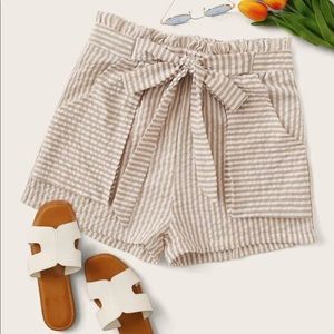 Tan/ white cute shorts